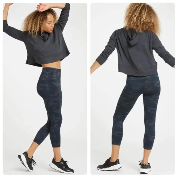 SPANX Look At Me Now Seamless Cropped Camo Leggings Size Small - Picture 2 of 6